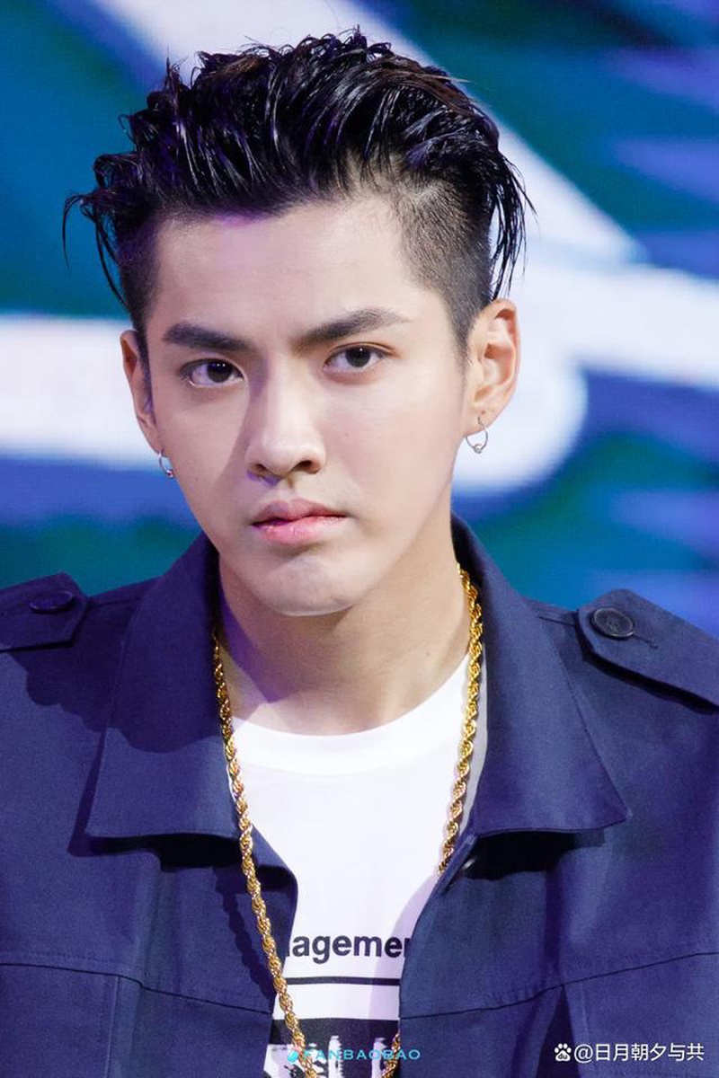 吴亦凡踩缝纫机这事儿还没完！饭圈那帮人到底在执迷什么？