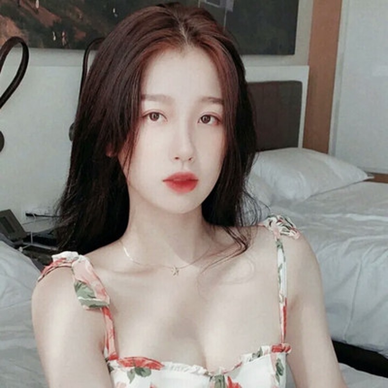 绝了！虞书欣这波 fashion 大片直接把甜妹撕碎了