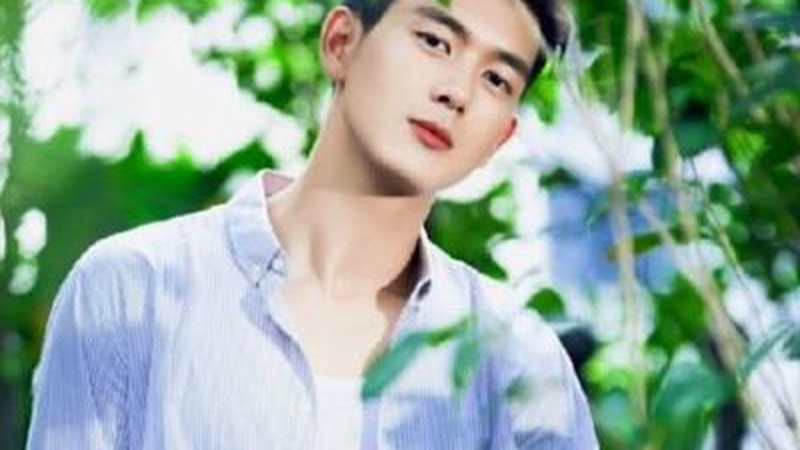 久违了现哥杀回现场！李现站台《雾里青》魅力狂飙，私底下那点事儿咱拐弯聊聊